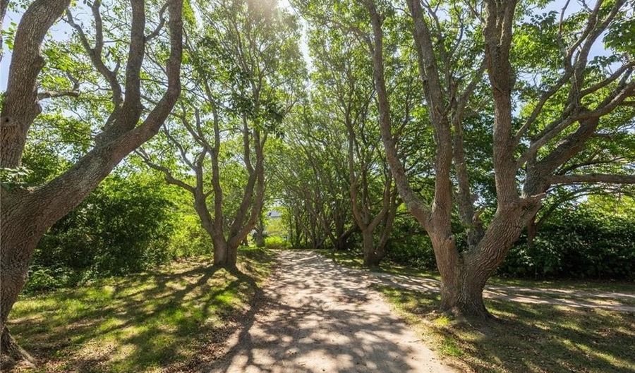 804 Mohegan Trl, Block Island, RI 02807 - 4 Beds, 4 Bath