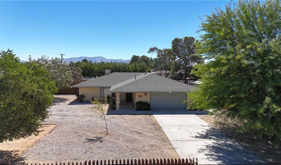 13253 Pocono, Apple Valley, CA 92308 - 3 Beds, 2 Bath