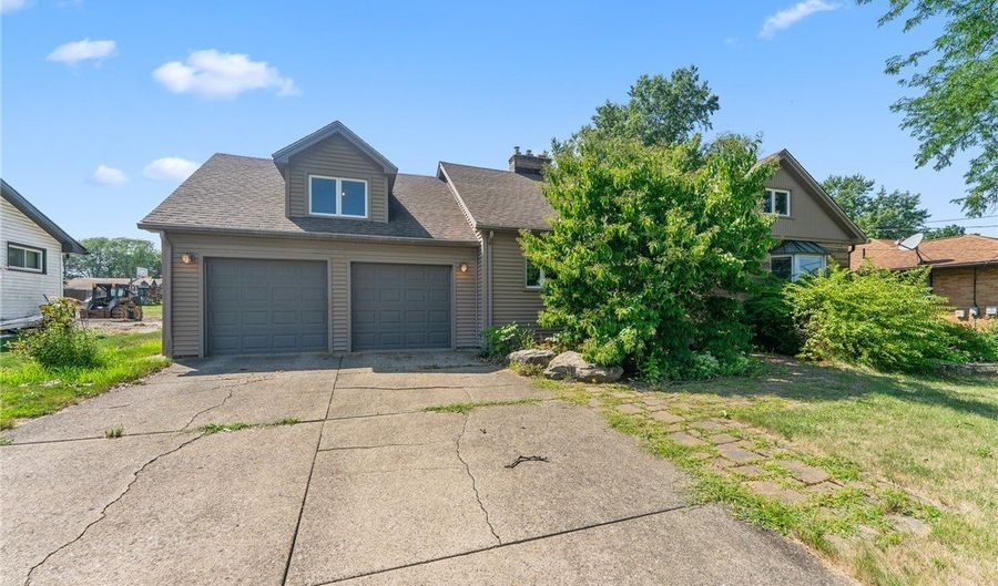 210 S Beverly Ave, Austintown, OH 44515 - 3 Beds, 3 Bath