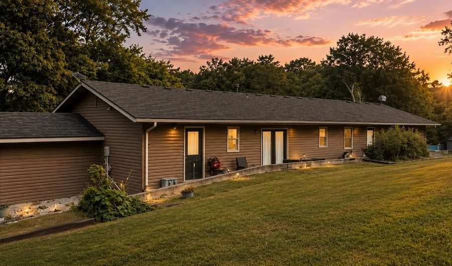 8814 County Rd 400-A, Ava, MO 65608 - 5 Beds, 3 Bath