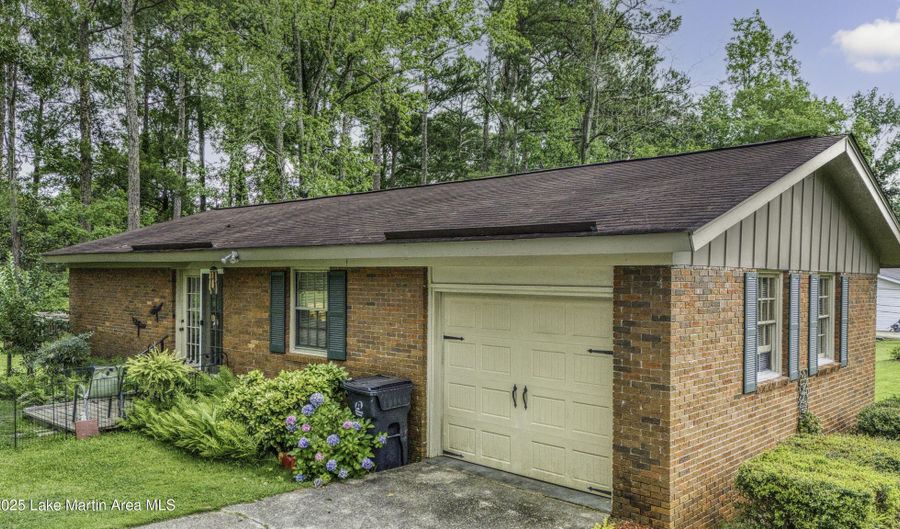 1751 Clubview Dr, Alexander City, AL 35010 - 3 Beds, 2 Bath