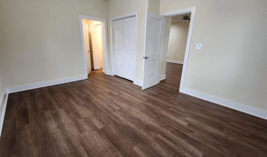 1303 Gray St, Benton, AR 72015 - 2 Beds, 2 Bath