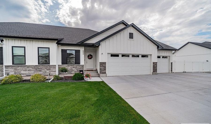 644 Silvermaple Dr, Ammon, ID 83401 - 3 Beds, 2 Bath