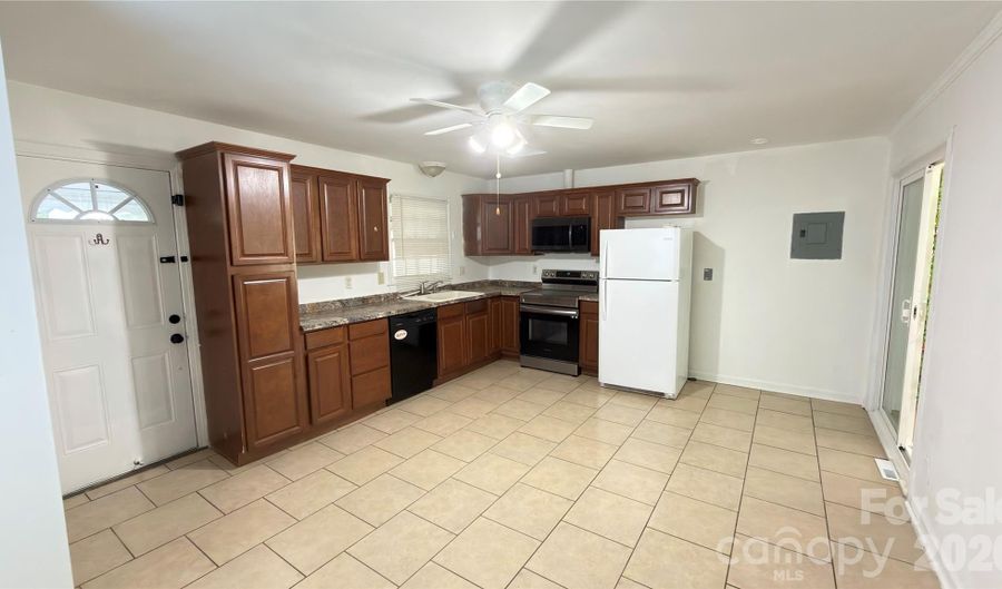 4131 Woodgreen Ter, Charlotte, NC 28205 - 3 Beds, 2 Bath