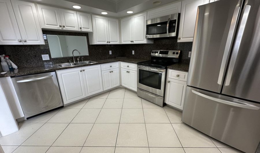 250 John F Kennedy Dr Ph7, Atlantis, FL 33462 - 2 Beds, 2 Bath