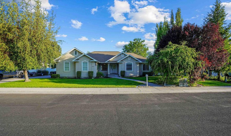 2447 Boardwalk Ct, Burley, ID 83318 - 5 Beds, 3 Bath