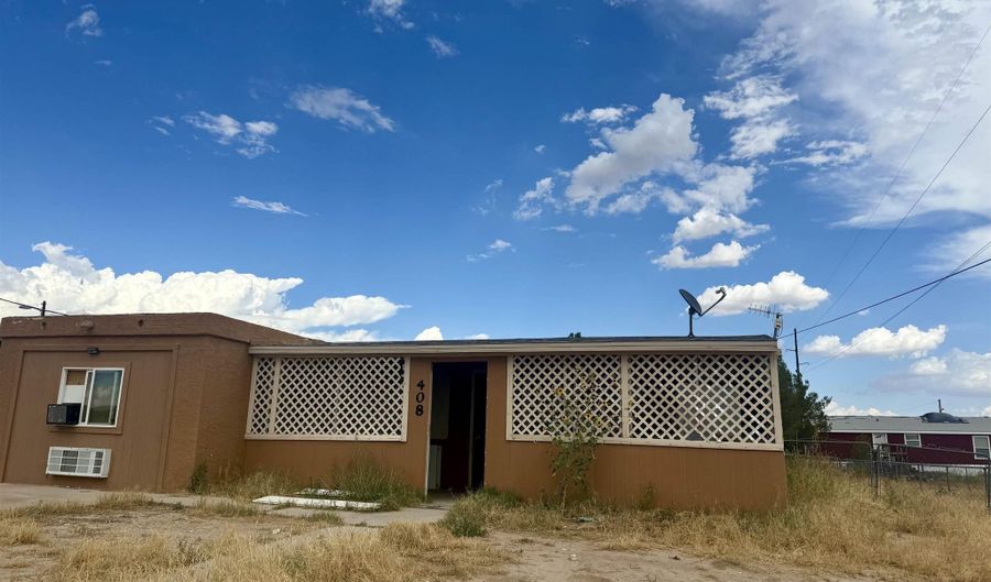 408 S 11th St, Carlsbad, NM 88220 - 4 Beds, 2 Bath