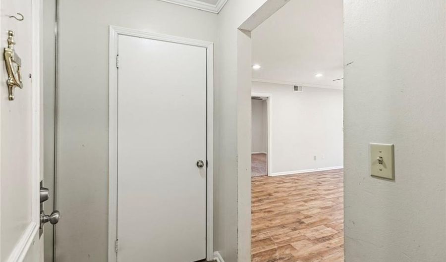 6851 Roswell Rd D-15, Atlanta, GA 30328 - 3 Beds, 2 Bath