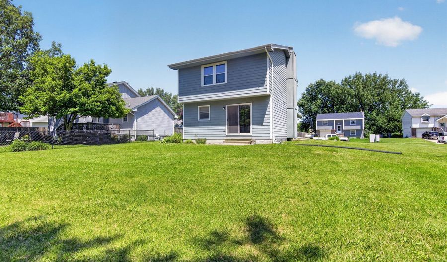 920 9th Ave NW, Altoona, IA 50009 - 3 Beds, 3 Bath