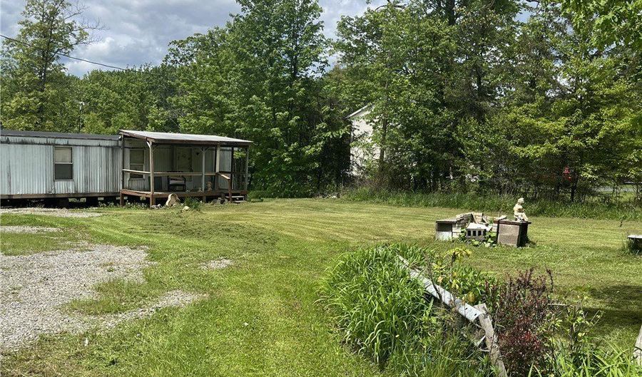 332 Parker Pike, Allegheny Twp., PA 16049 - 2 Beds, 1 Bath