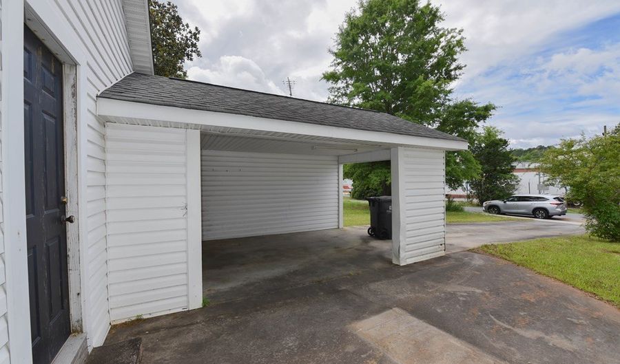 301 Mill St, Abbeville, SC 29620 - 3 Beds, 1 Bath