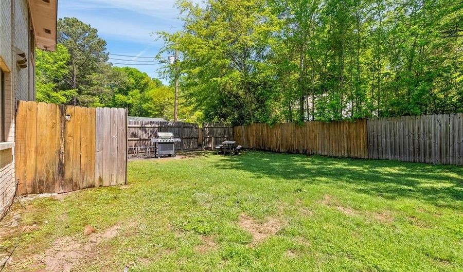 522 N DONAHUE Dr, Auburn, AL 36830 - 2 Beds, 2 Bath