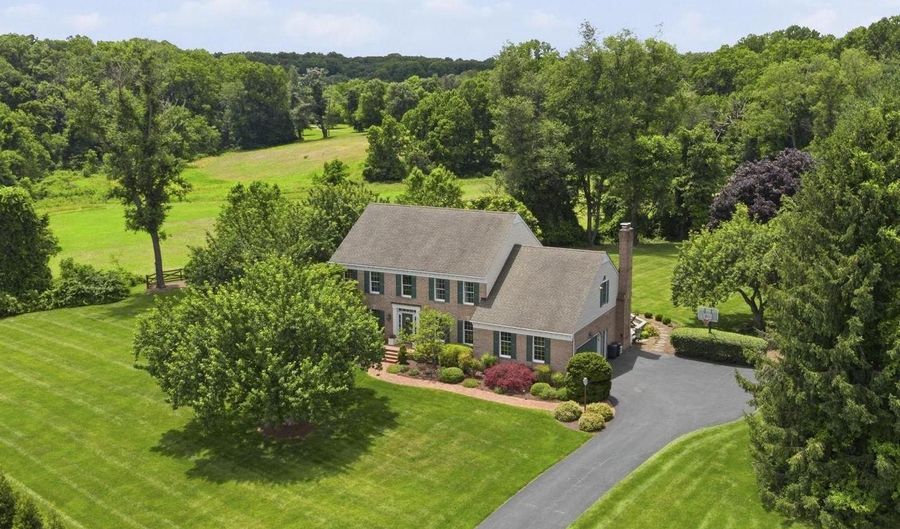24 MANOR KNOLL Ct, Baldwin, MD 21013 - 5 Beds, 5 Bath
