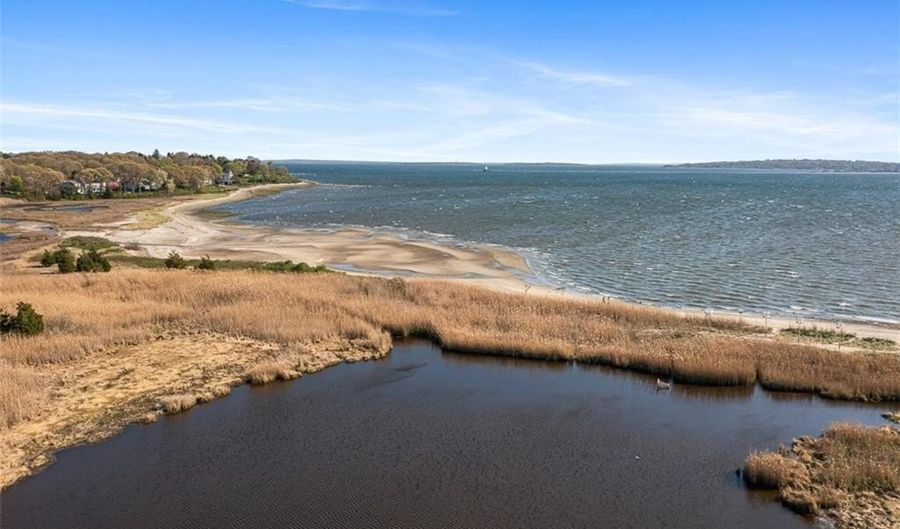 119 Alfred Drowne Rd, Barrington, RI 02806 - 2 Beds, 2 Bath