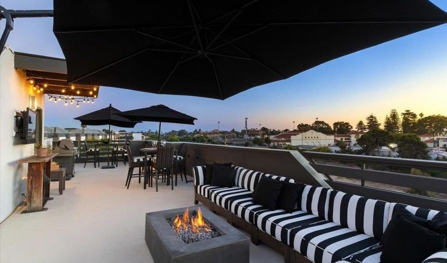 2517 State St, Carlsbad, CA 92008 - 2 Beds, 4 Bath