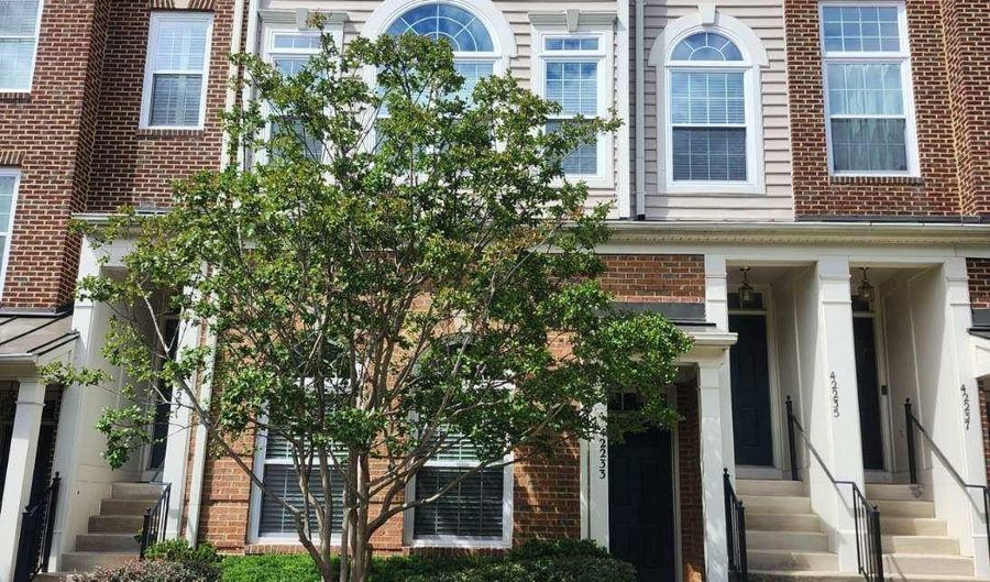 42233 TERRAZZO Ter, Aldie, VA 20105 - 2 Beds, 3 Bath