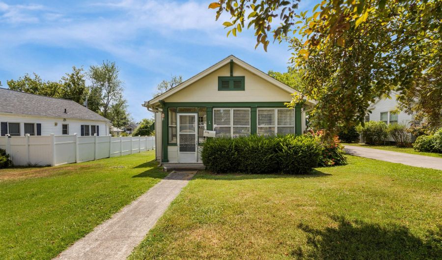 1643 Maury St, Alcoa, TN 37701 - 2 Beds, 1 Bath
