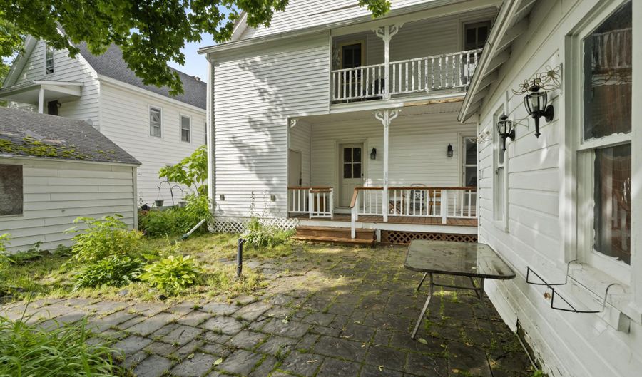 16 Lincoln Ave, Amsterdam, NY 12010 - 5 Beds, 3 Bath