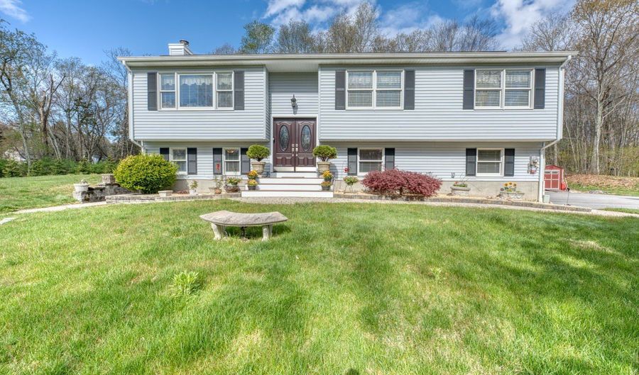 11 Hally Ln, Colchester, CT 06415 - 3 Beds, 3 Bath