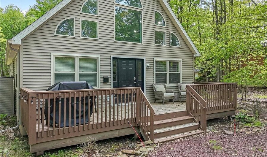 186 Brier Crest Rd, Blakeslee, PA 18610 - 3 Beds, 2 Bath