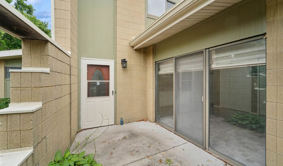 1231 W NICOLET Cir, Appleton, WI 54914 - 3 Beds, 3 Bath