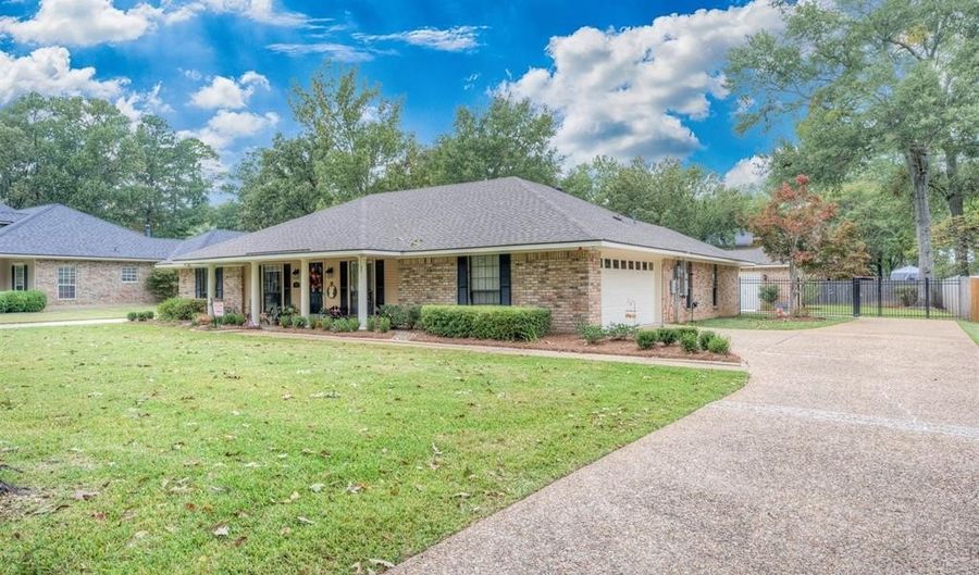 4101 Lakeway Cir, Benton, LA 71006 - 4 Beds, 2 Bath