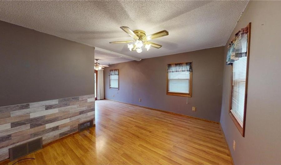 1425 Frank Ave, Albert Lea, MN 56007 - 1 Beds, 2 Bath