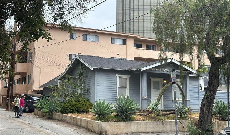 1116 S Barrington Ave, Los Angeles, CA 90049 - 0 Beds, 0 Bath