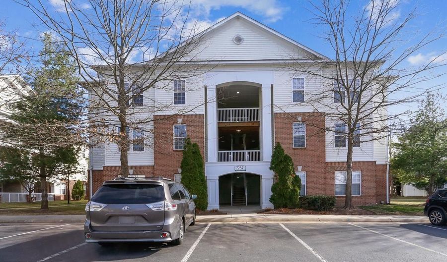 22641 BLUE ELDER Ter #201, Brambleton, VA 20148 - 1 Beds, 1 Bath