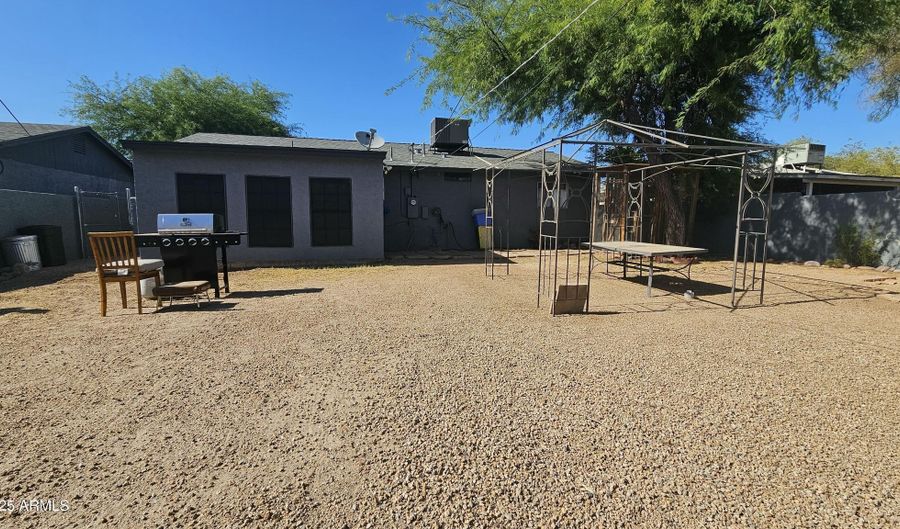 265 W 17th Ave, Apache Junction, AZ 85120 - 2 Beds, 1 Bath