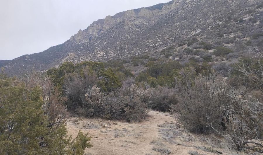 15 El Arco Dr, Albuquerque, NM 87123 - 3 Beds, 2 Bath