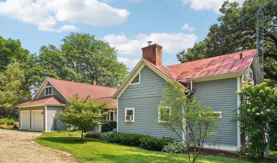 2473 Mt Hope Rd, Dodgeville, WI 53533 - 4 Beds, 2 Bath