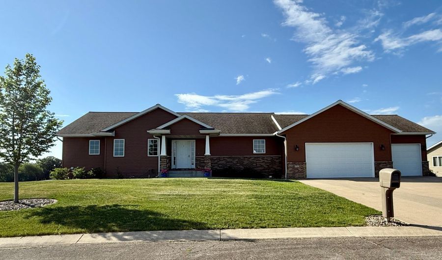 1798 Tiger Ridge Dr, Albert Lea, MN 56007 - 3 Beds, 3 Bath