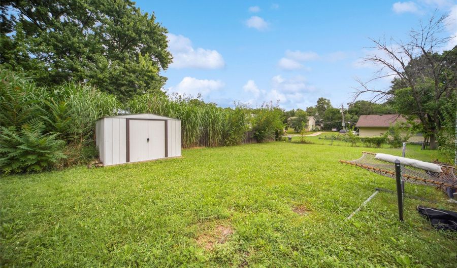 130 E Mckinley Ave, Des Moines, IA 50315 - 6 Beds, 3 Bath