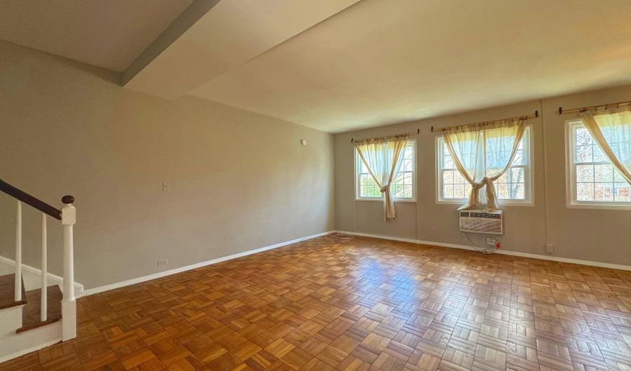 1726 PRESTON Rd, Alexandria, VA 22302 - 2 Beds, 1 Bath