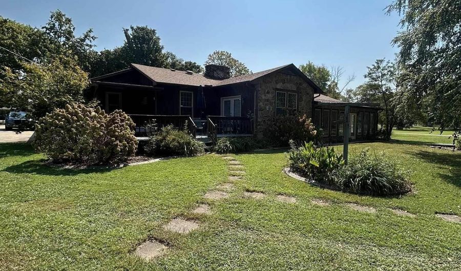 17835 Oakdale Rd, Athens, AL 35613 - 3 Beds, 2 Bath