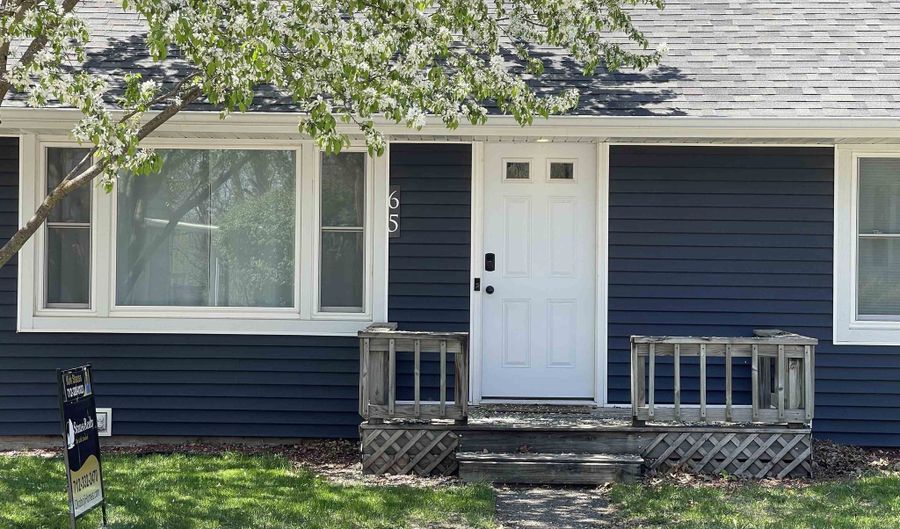 65 Iowa St, Arnolds Park, IA 51331 - 2 Beds, 1 Bath