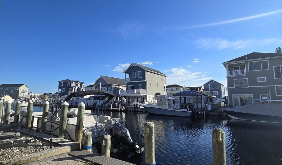 222 Fernwood Dr, Bayville, NJ 08721 - 3 Beds, 2 Bath