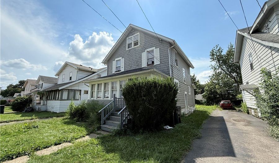 1866 16th St SW, Akron, OH 44314 - 3 Beds, 1 Bath
