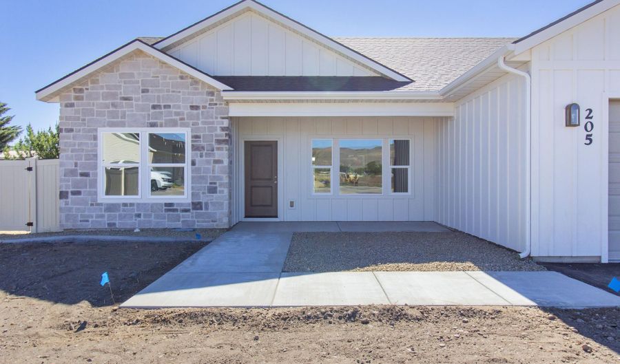 205 W 1st. St W, Carey, ID 83320 - 3 Beds, 2 Bath