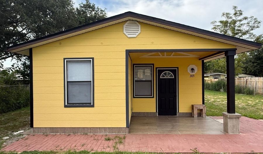 305 ARMOUR Ave, Auburndale, FL 33823 - 1 Beds, 2 Bath