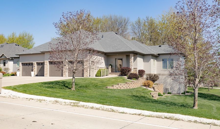 269 202nd St, Arnolds Park, IA 51331 - 3 Beds, 1 Bath