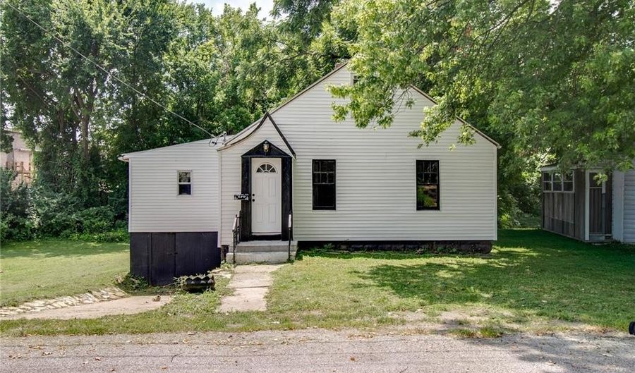 619 Elfgen St, Alton, IL 62002 - 5 Beds, 1 Bath