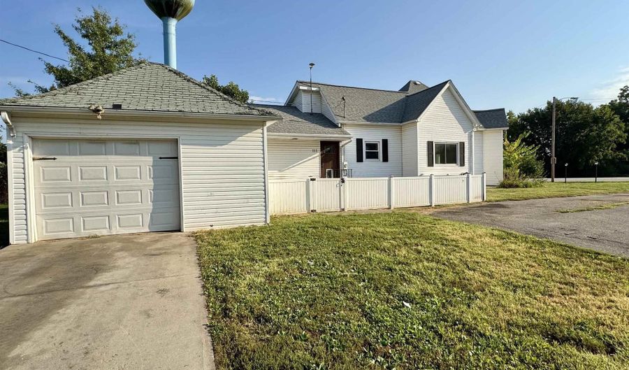 111 S Main St, Albion, IA 50005 - 3 Beds, 2 Bath