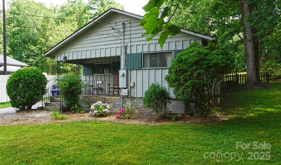 215 Cedar Ln, Arden, NC 28704 - 2 Beds, 2 Bath