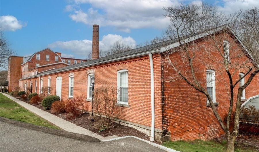 55 Oil Mill Rd 2, Danbury, CT 06810 - 1 Beds, 1 Bath