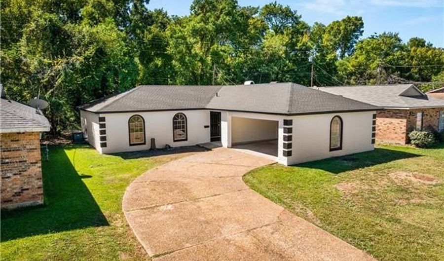 2330 GREENWAY Dr, Alexandria, LA 71301 - 4 Beds, 2 Bath
