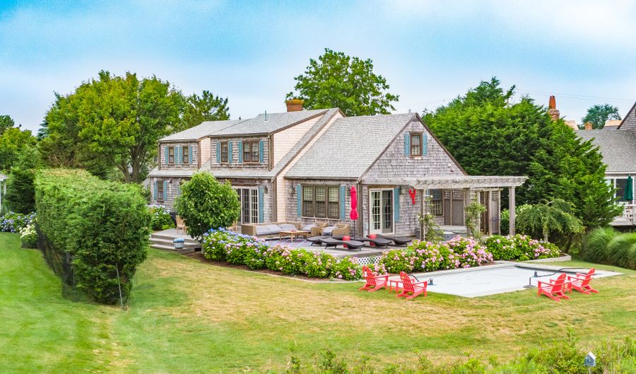 62 W Chester St, Nantucket, MA 02554 - 4 Beds, 3 Bath