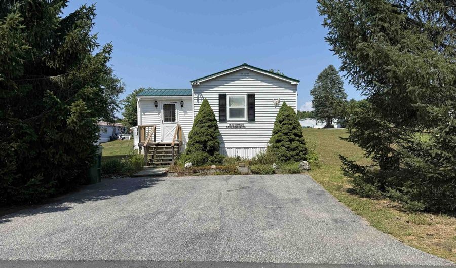 16 Autumn Dr, Belmont, NH 03220 - 3 Beds, 1 Bath