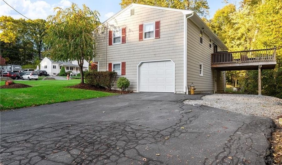 25 Manville Hill Rd, Cumberland, RI 02864 - 2 Beds, 1 Bath